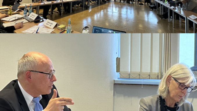 Senator Rabe in der Elternkammer